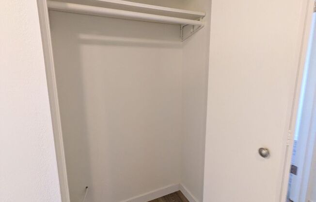 1 bed, 1 bath, 700 sqft, $1,125, Unit #30