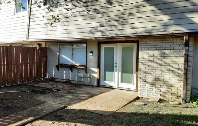 3-bedroom, 2.5-bathroom duplex located in the vibrant community of Farmers Branch