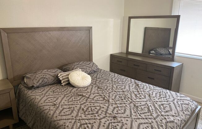 2 beds, 1 bath, 745 sqft, $1,365, Unit 702-3