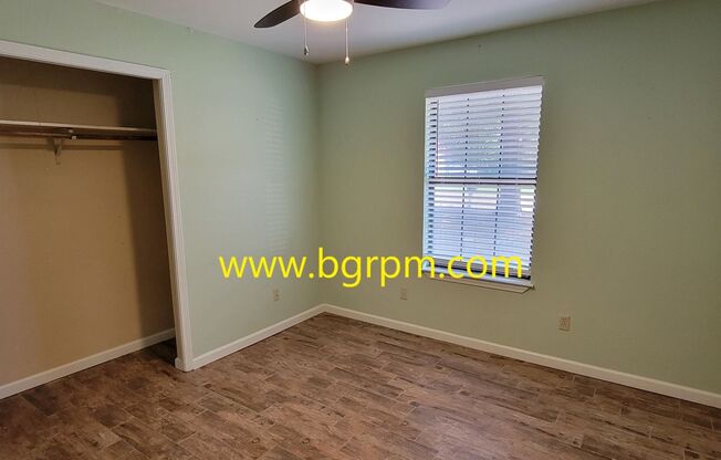 3 beds, 2 baths, $1,400