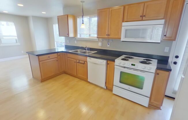 2 beds, 1 bath, $1,600, Unit 2