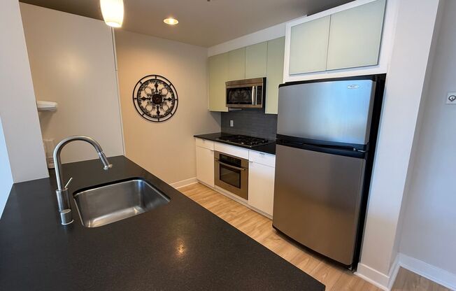1 bed, 1 bath, $4,250, Unit # 21E