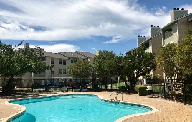 Community swimming pool at Palisades Park Apartments