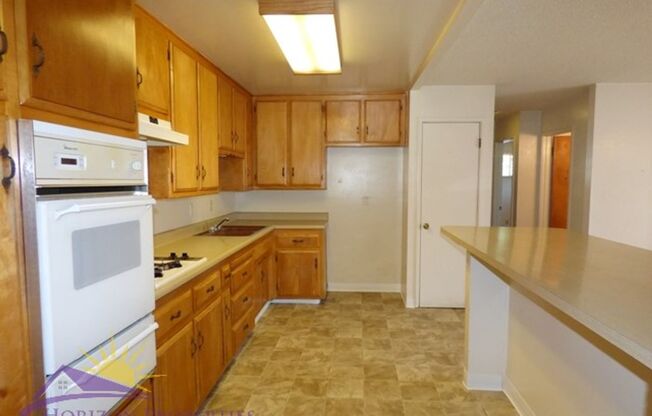 2 beds, 1 bath, 1,000 sqft, $1,625, Unit 5334 Castle St