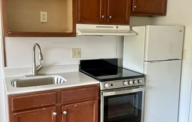Studio, 1 bath, 329 sqft, $1,050, Unit 223