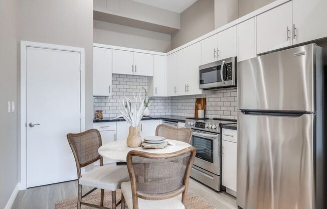 2 beds, 1 bath, 600 sqft, $2,195, Unit 124