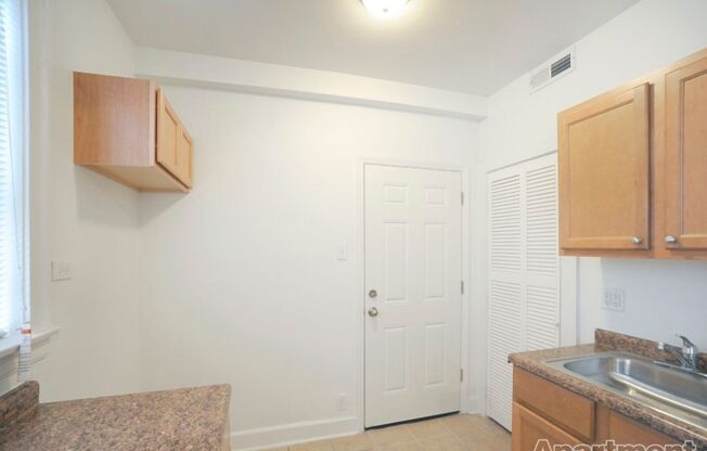 1108 E 82nd