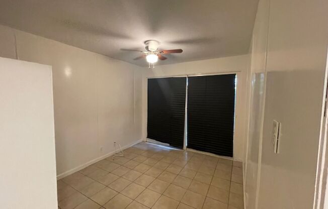 2 beds, 1 bath, 950 sqft, $1,250, Unit 809