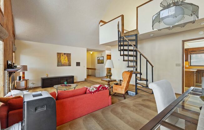 3 beds, 2 baths, $1,995, Unit Unit 1 - Upstairs