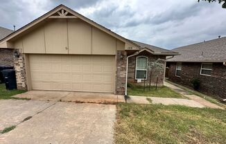 3 bed 2 bath in Mustang