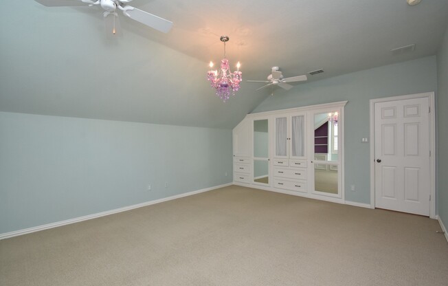Gorgeous, stately home in The Woodlands Sterling Village