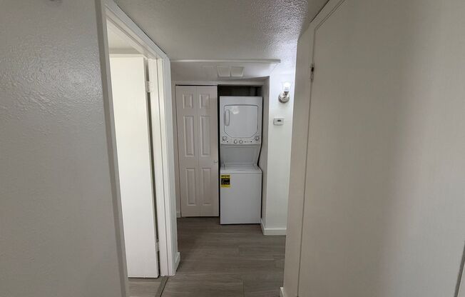 2 beds, 2 baths, 950 sqft, $1,275, Unit 201
