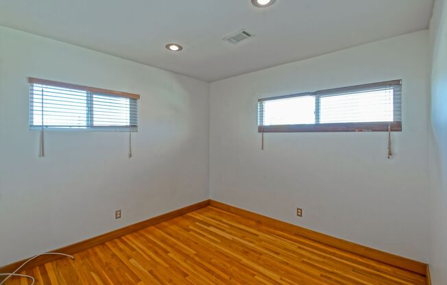 2 beds, 1 bath, 1,100 sqft, $3,750, Unit 24460 Park St.