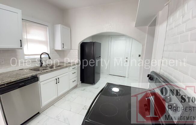 Beautiful 4 Bedroom 2 Bathroom Home in Kansas City!