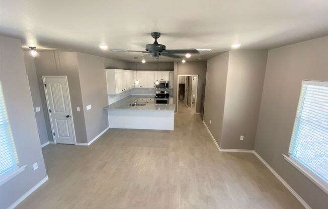 3 beds, 2 baths, 1,300 sqft, $1,500, Unit A