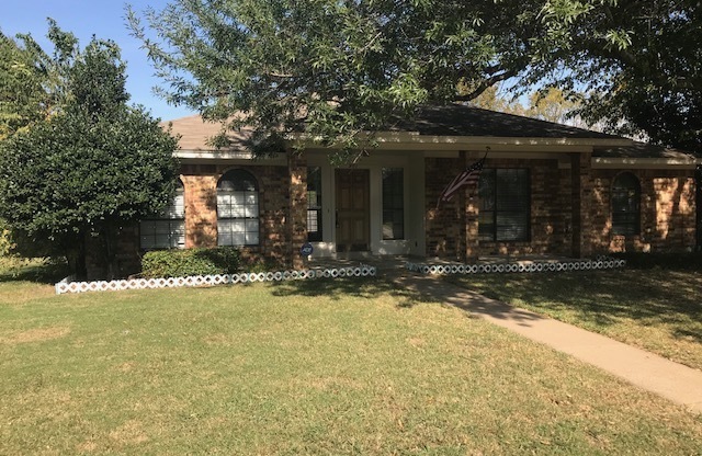 STELLAR HOME IN CROSS CREEK!