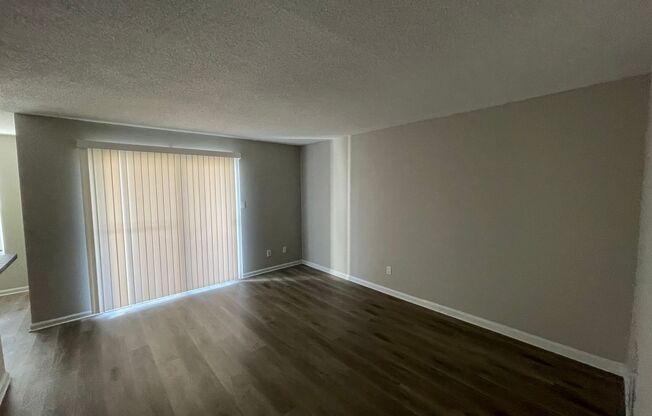 2 beds, 1 bath, $1,125, Unit 711-08