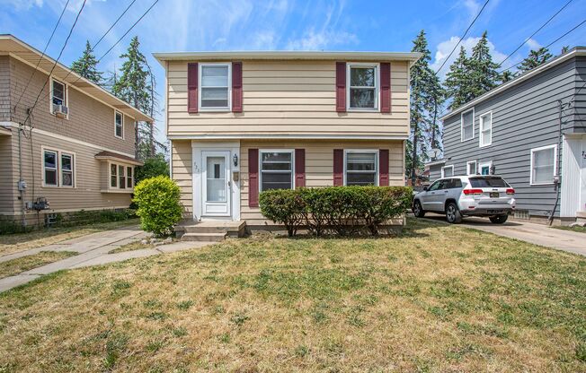 AVAILABLE MID-JULY!! 3 Bedroom, 1.5 Single Family Home near Alger Heights