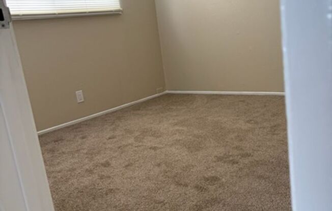 3 beds, 1 bath, 891 sqft, $2,100, Unit 333 South 8th St.