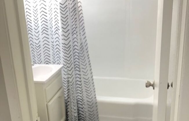 2 beds, 1 bath, 860 sqft, $1,825, Unit 10184D