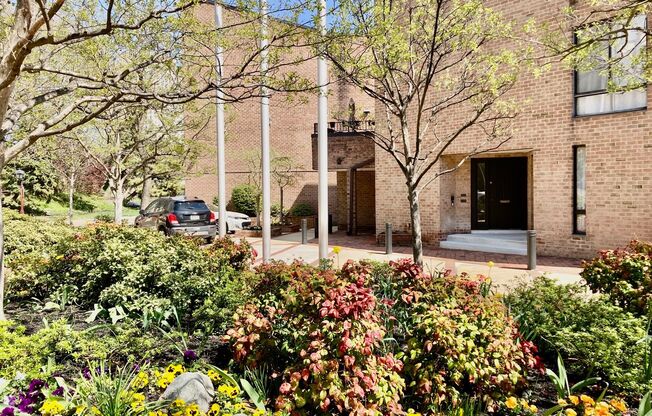 Society Hill 1bd w/ Garage Parking and Pool