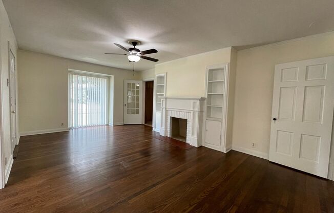 2 beds, 1 bath, $1,895