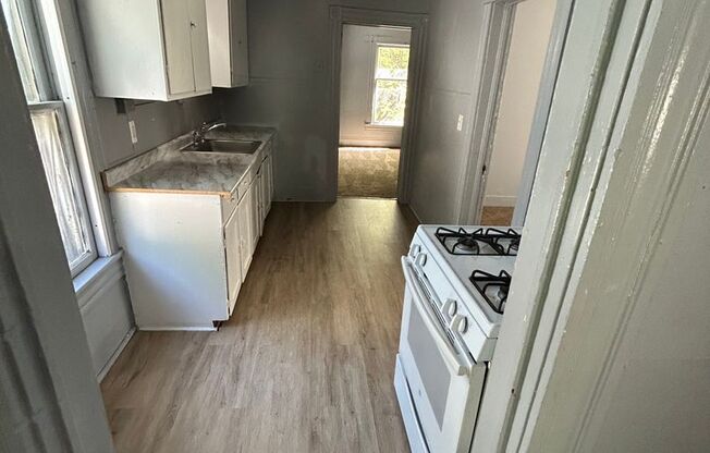 2 beds, 1 bath, 980 sqft, $850, Unit Up