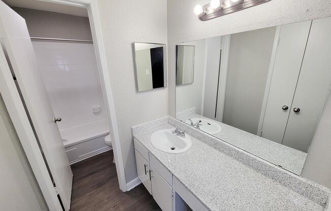 2 beds, 2 baths, 978 sqft, $1,279