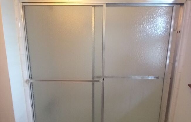 2 beds, 1 bath, 903 sqft, $1,250, Unit B-2