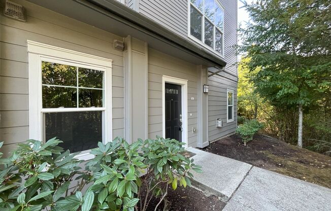 Cozy and Modern Home Steps from Tanasbourne & Willow Creek MAX (Water, Sewer, Garbage and Parking Included) + Office