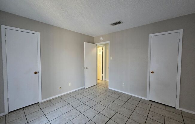 1 bed, 1 bath, $700, Unit 2214 Wheeler Ave - Unit B