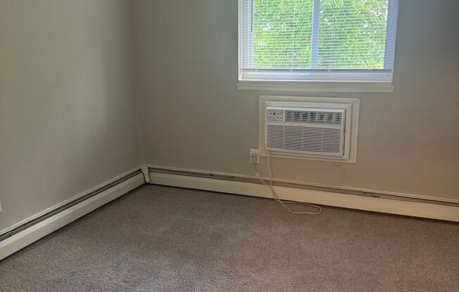 2 beds, 1 bath, 685 sqft, $1,490, Unit C11