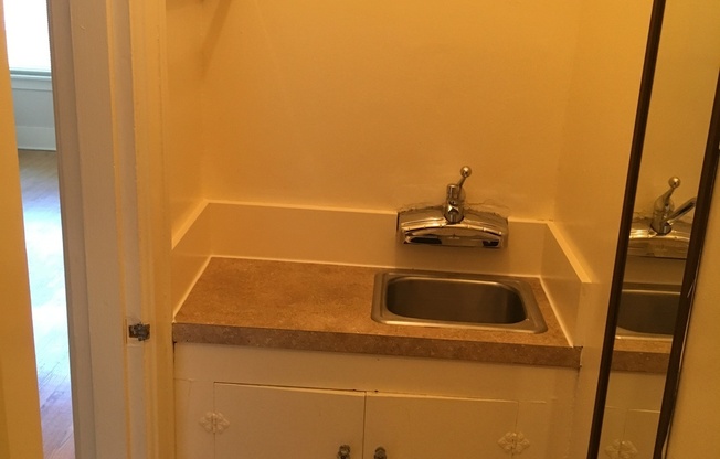 Studio, 1 bath, 250 sqft, $1,050, Unit 308A
