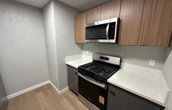 Studio, 1 bath, 400 sqft, $1,990, Unit 4935B