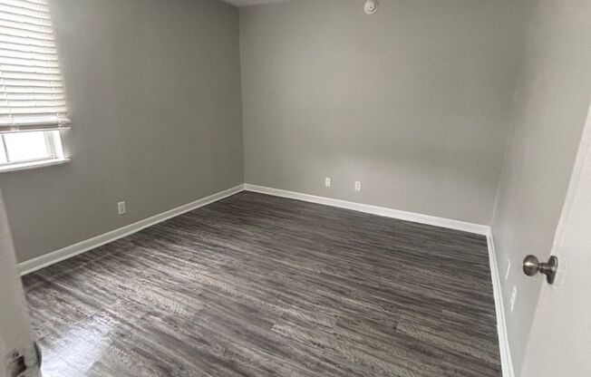 3 beds, 2 baths, 1,230 sqft, $975