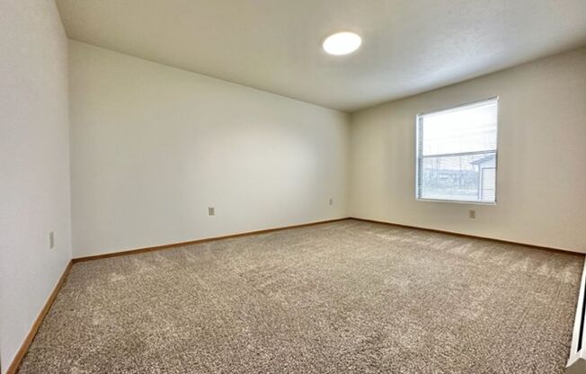 2 beds, 1 bath, 1,059 sqft, $995, Unit Apt. 1