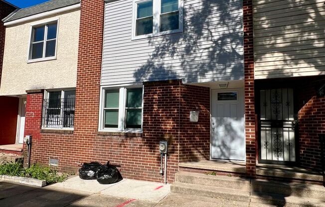 Gorgeous 3-Bedroom Townhome close to Temple University! Available NOW!