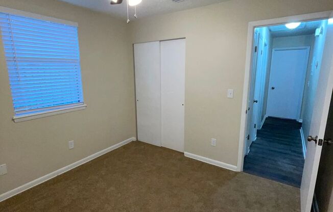 3 beds, 1 bath, $1,250