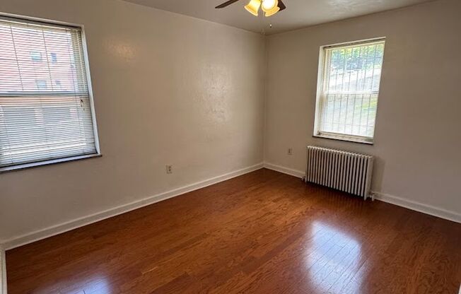 3 beds, 1 bath, $1,675, Unit 102A