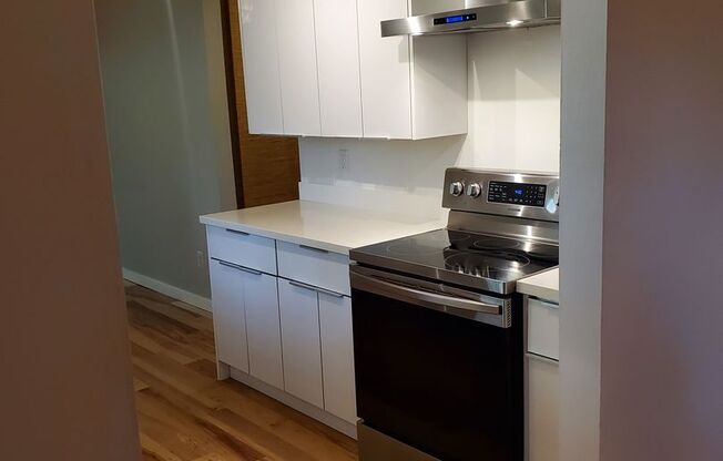 Gorgeous Renovated 3 Bed / 2 Bath Rambler Available with fully fenced yard
