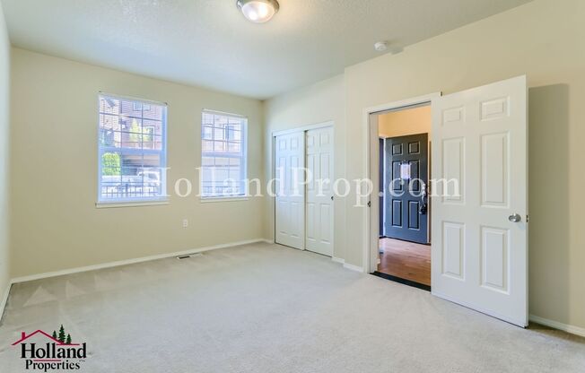 Lovely 4 bedroom home in Hillsboro.