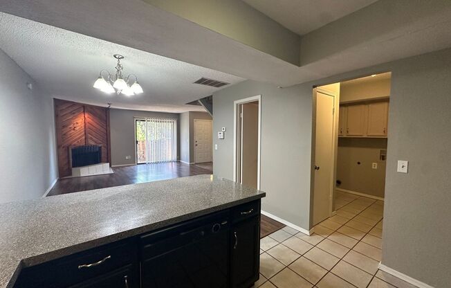 2 Bedroom 2.5 Bathroom 2 Car Garage Condo *Edmond Schools!