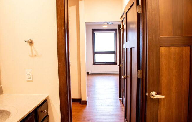 1 bed, 1 bath, 603 sqft, $1,150, Unit 212