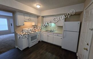 2 beds, 1.5 baths, $895