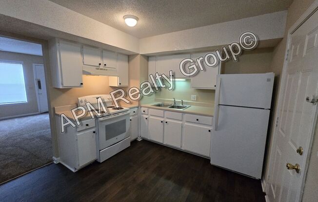 2 beds, 1.5 baths, $895