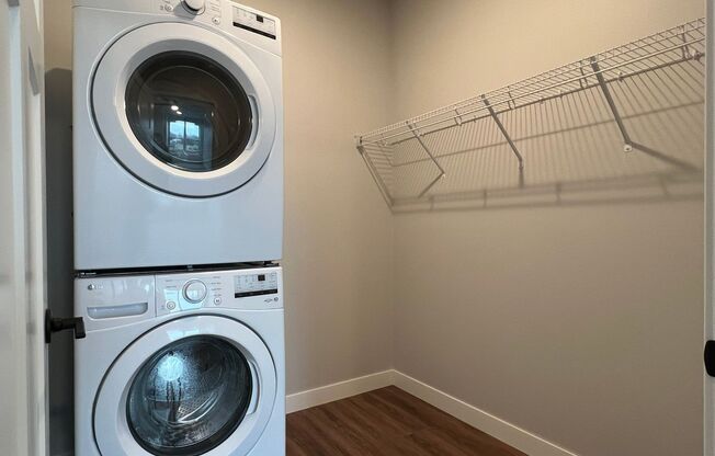 1 bed, 1 bath, 647 sqft, $1,540, Unit WR 305-215