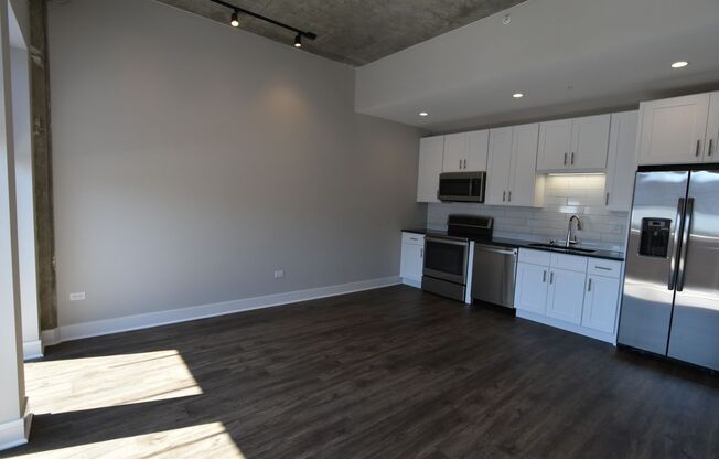 1 bed, 1 bath, 642 sqft, $3,080, Unit 3833-514