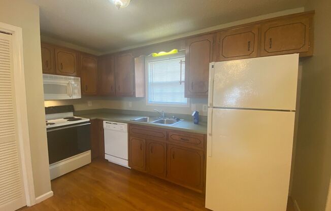 3 beds, 2 baths, $1,375