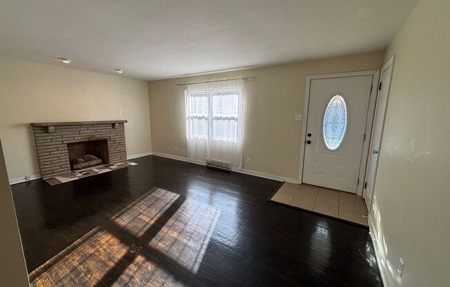 2 beds, 1 bath, $1,395