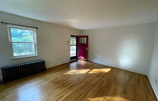 Beautiful Mt. Lebanon 4 bed 1.5 bath - Updated throughout, washer/dryer, off street parking.